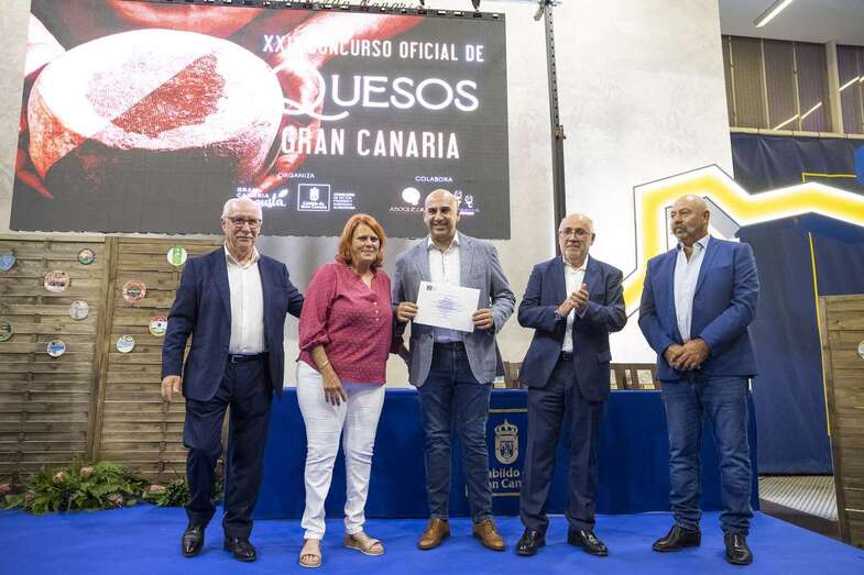 David González, de Quesos Gallegos, recogiendo el premio/TA.